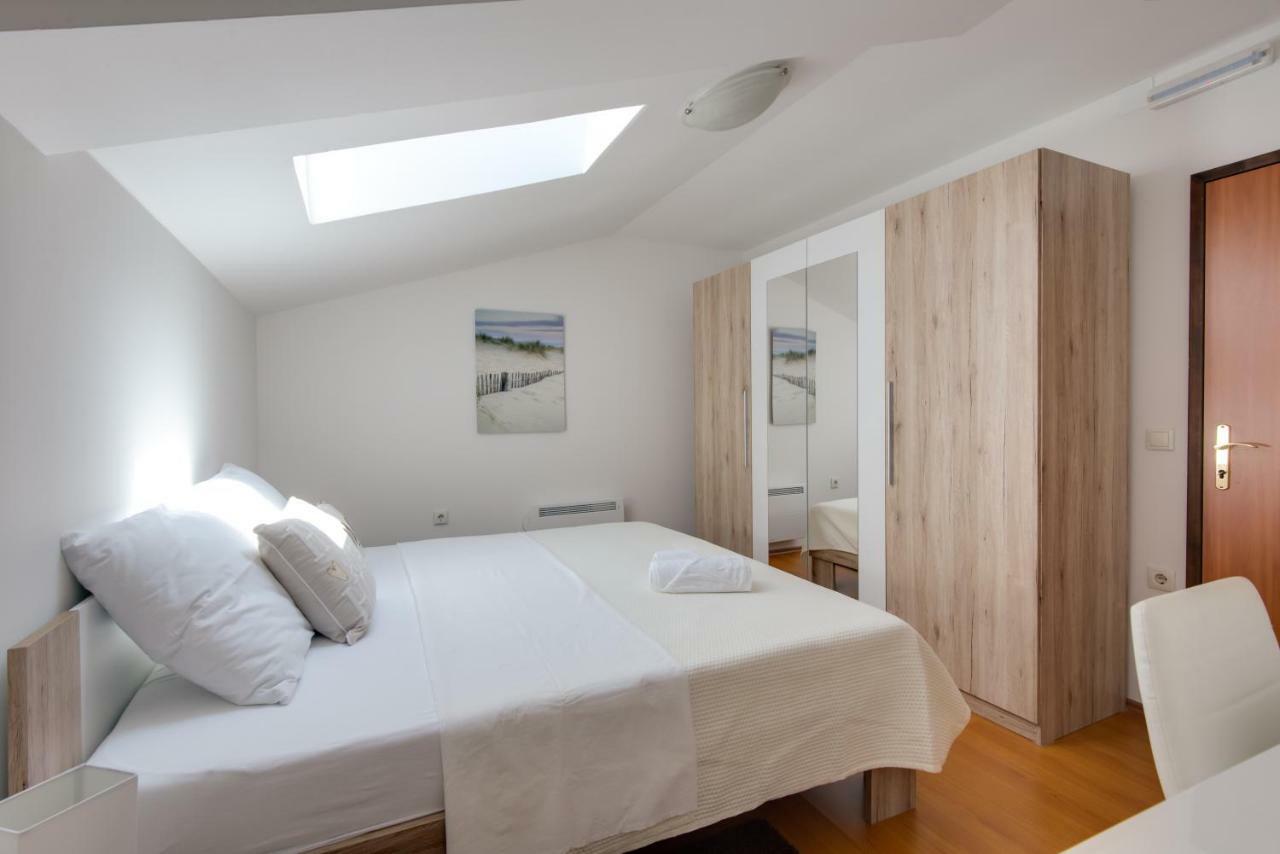 Admiral Apartment *
