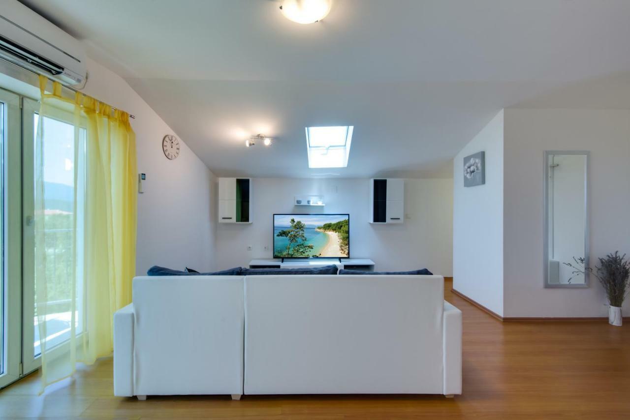 Admiral Apartment *